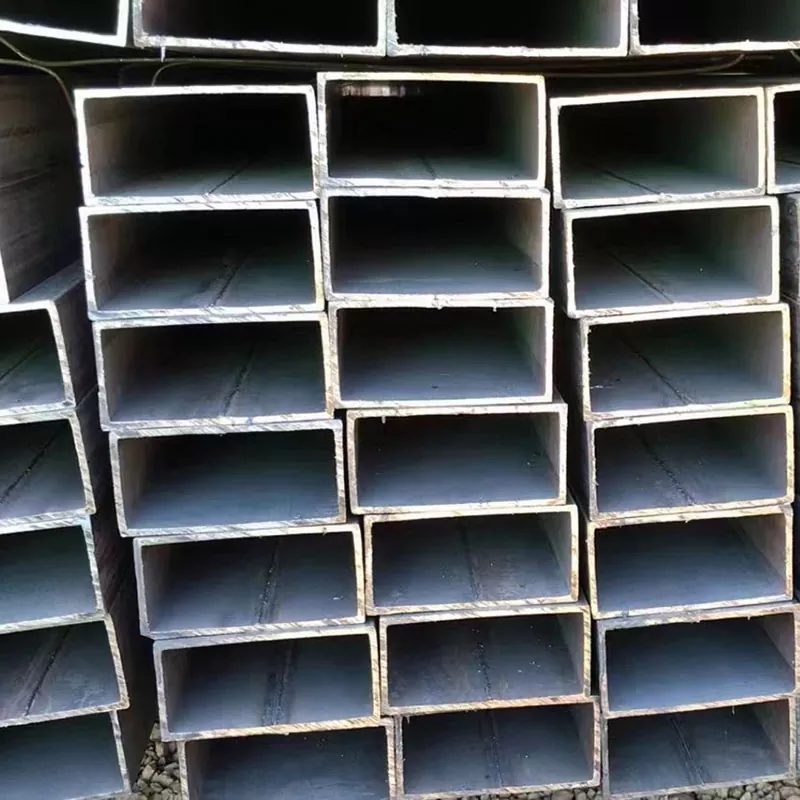 Tenkostěnná černá obdélníková trubka